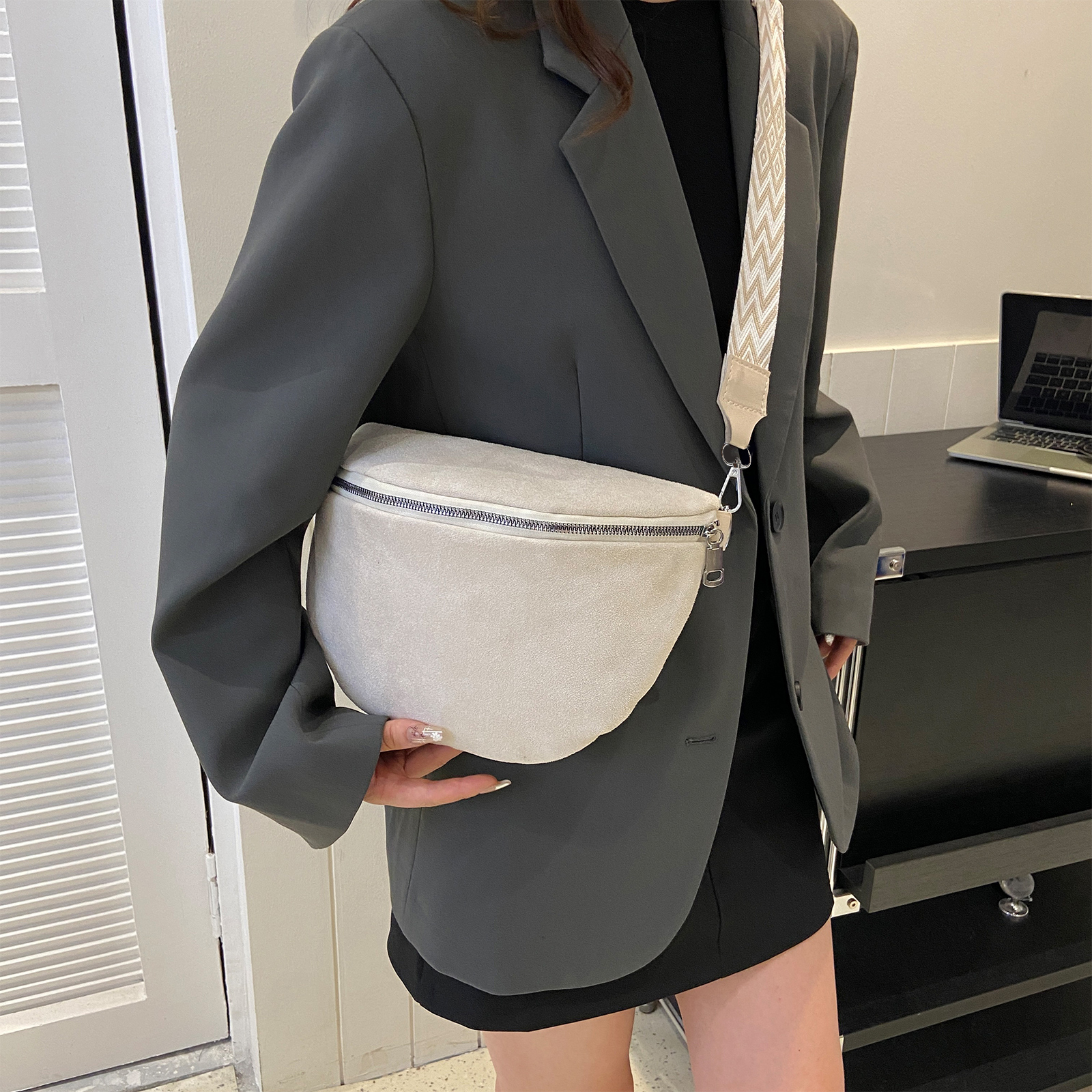 Women Chest Bag Fanny Pack PU  – Half Moon Bag Suede recenzja i cena
