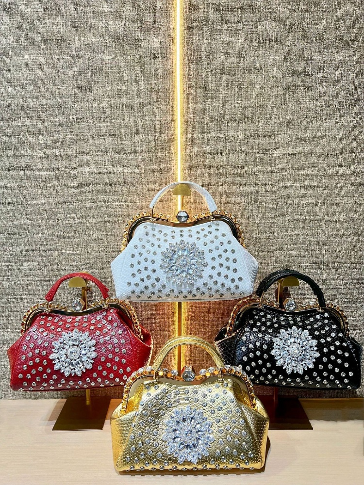 High-level Texture Rhinestones – Luxury Bags Level recenzja i cena