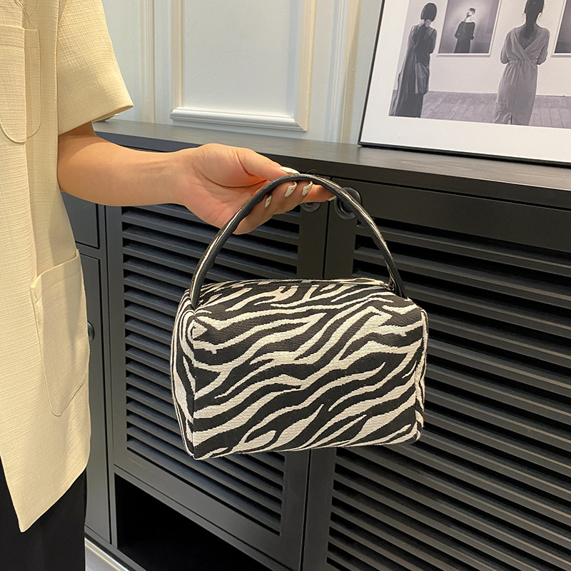 Leopard Makeup Bag Luxury  Lar – Luxury Bags Consignment recenzja i cena