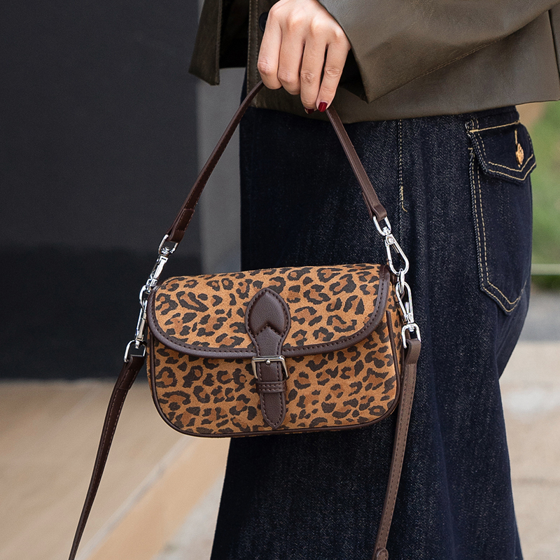 Autumn and winter women's Natu – Half Moon Bag Suede recenzja i cena